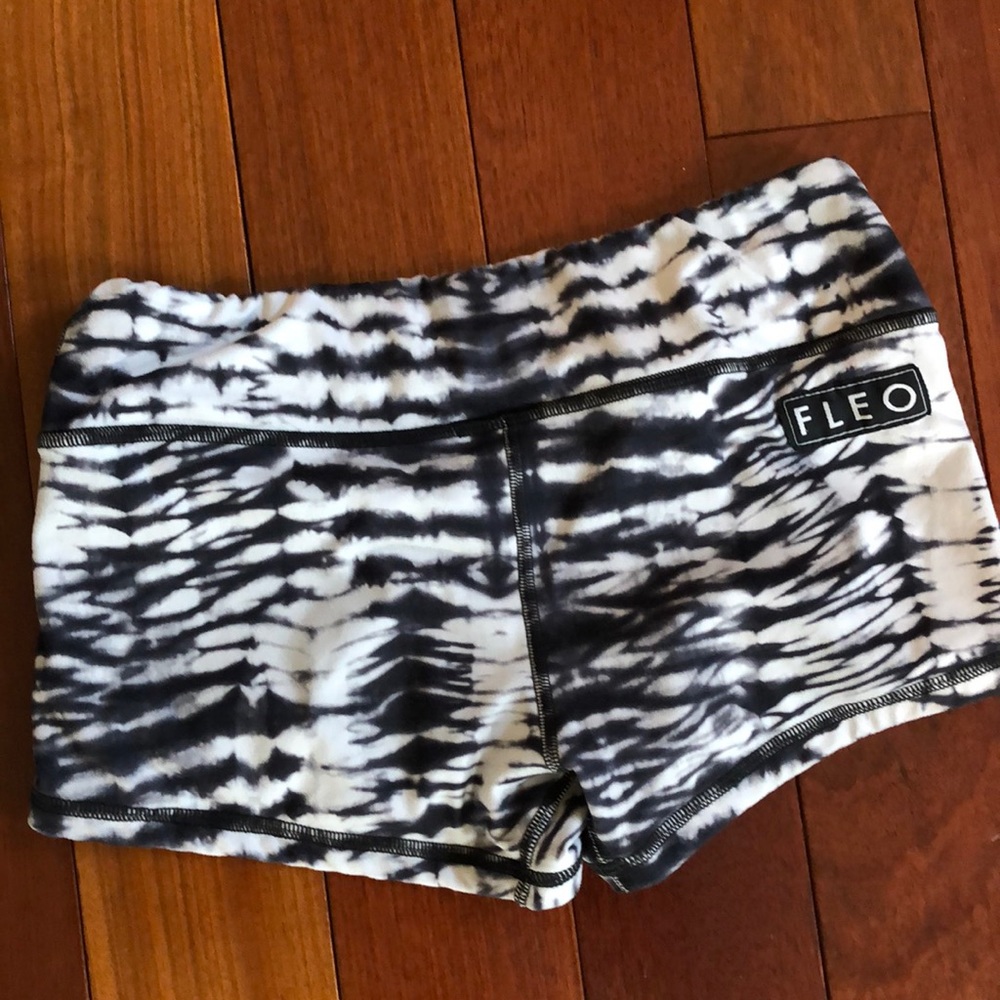 Fleo Black and White Striped